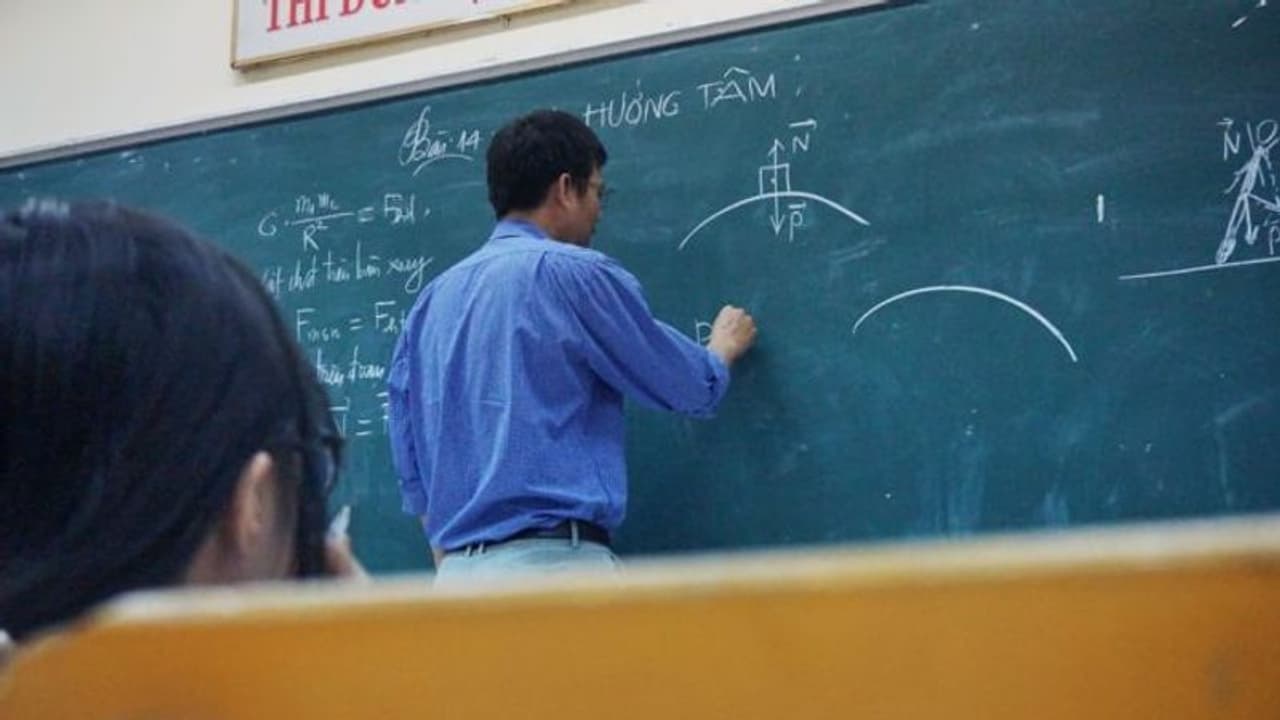 college professor quits job to sell frozen fish now earning rs 1 lakh a month inspiring story kpt college professor quits job to sell frozen fish now earning rs 1 lakh a month inspiring story kpt