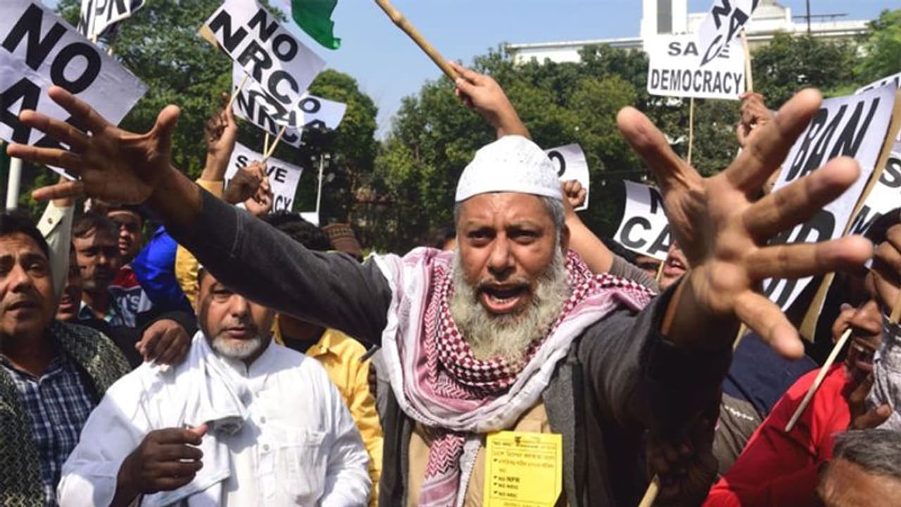 जनता कर्फ्यू के दिन घर के छत से लोग करेगें CAA का विरोध, PM मोदी ने की थी लोगों से घरों में रहने की अपील जनता कर्फ्यू के दिन घर के छत से लोग करेगें CAA का विरोध, PM मोदी ने की थी लोगों से घरों में रहने की अपील