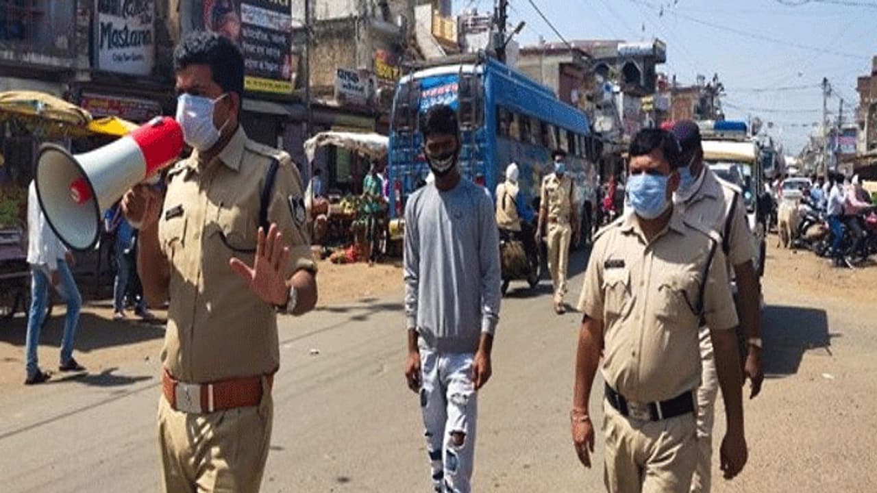 Corona Fact Check. भारत में महीने भर की छुट्टी घोषित, बाहर निकले तो लगेगा 5 हजार का जुर्माना Corona Fact Check. भारत में महीने भर की छुट्टी घोषित, बाहर निकले तो लगेगा 5 हजार का जुर्माना