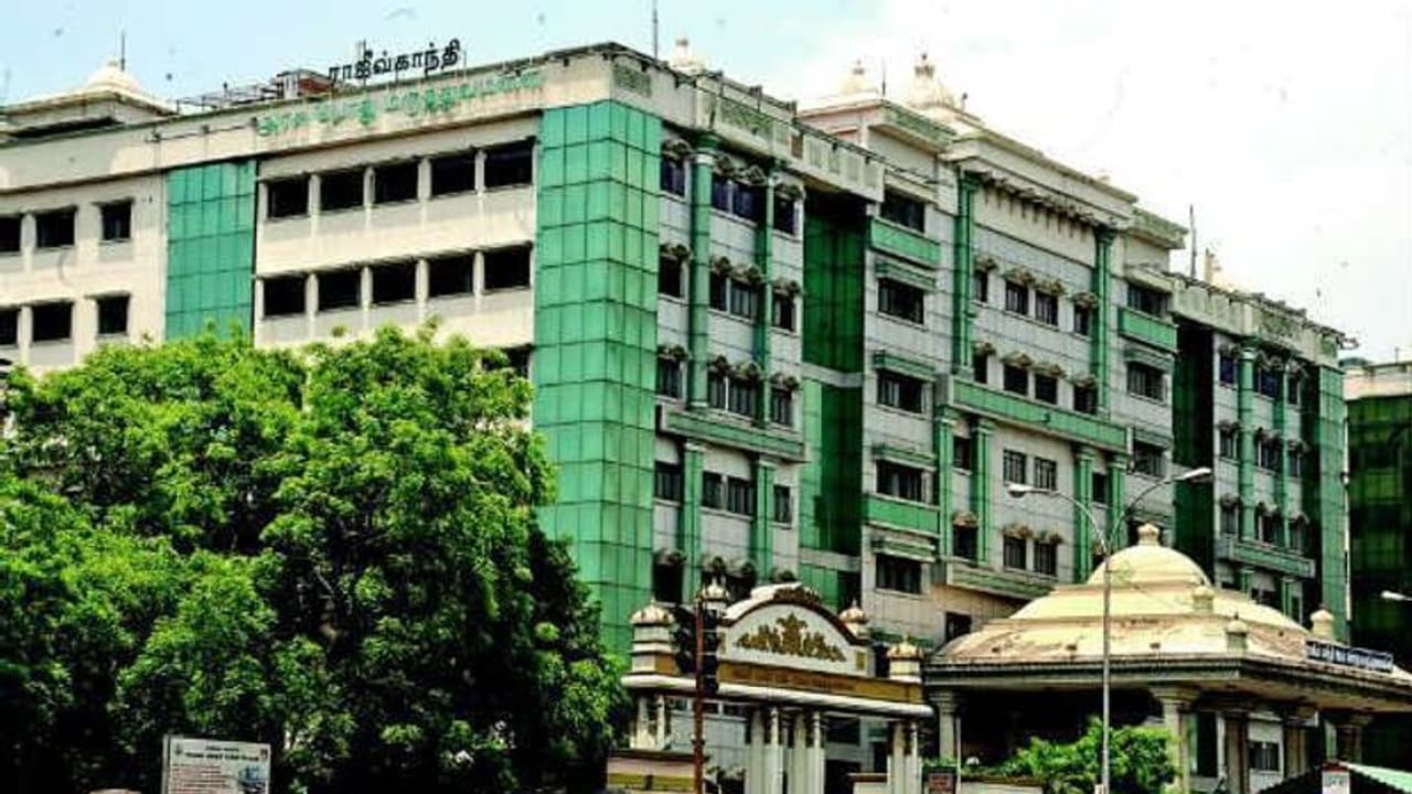 தமிழகத்தில் கொரோனா எண்ணிக்கை 6 ஆக உயர்வு..!! ஆனால் மாநிலத்திற்குள் யாருக்கும் வைரஸ் தாக்கம் இல்லை..!! தமிழகத்தில் கொரோனா எண்ணிக்கை 6 ஆக உயர்வு..!! ஆனால் மாநிலத்திற்குள் யாருக்கும் வைரஸ் தாக்கம் இல்லை..!!