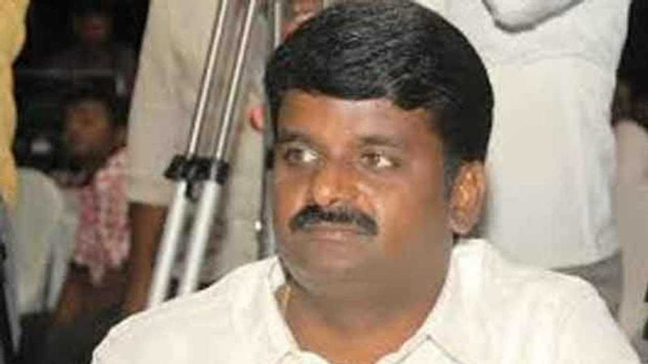 முன்னாள் அமைச்சர்கள் மீது வழக்குப்பதிவு செய்ய சிபிஐக்கு அனுமதி.. மீண்டும் சூடுபிடிக்கும் குட்கா ஊழல்..! முன்னாள் அமைச்சர்கள் மீது வழக்குப்பதிவு செய்ய சிபிஐக்கு அனுமதி.. மீண்டும் சூடுபிடிக்கும் குட்கா ஊழல்..!