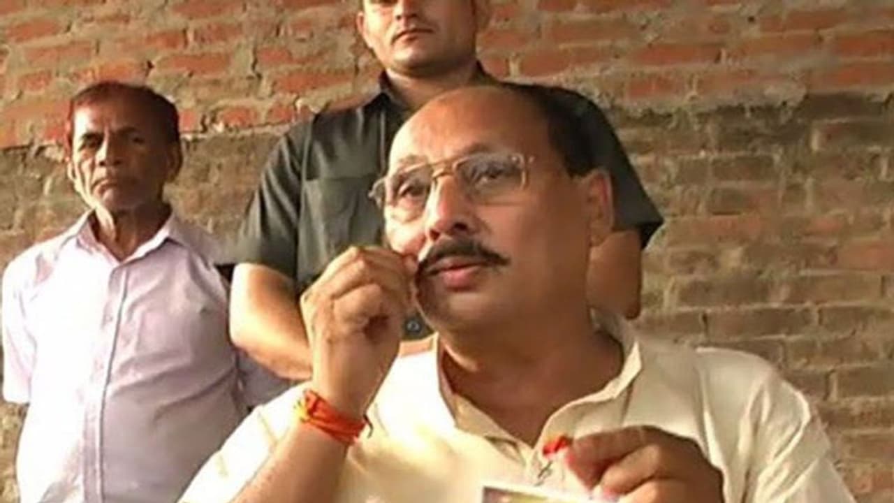 इस सपा नेता ने कोरोना को बताया भाजपा का छलावा, अफवाह फैलाने पर दर्ज हुआ मुकदमा इस सपा नेता ने कोरोना को बताया भाजपा का छलावा, अफवाह फैलाने पर दर्ज हुआ मुकदमा