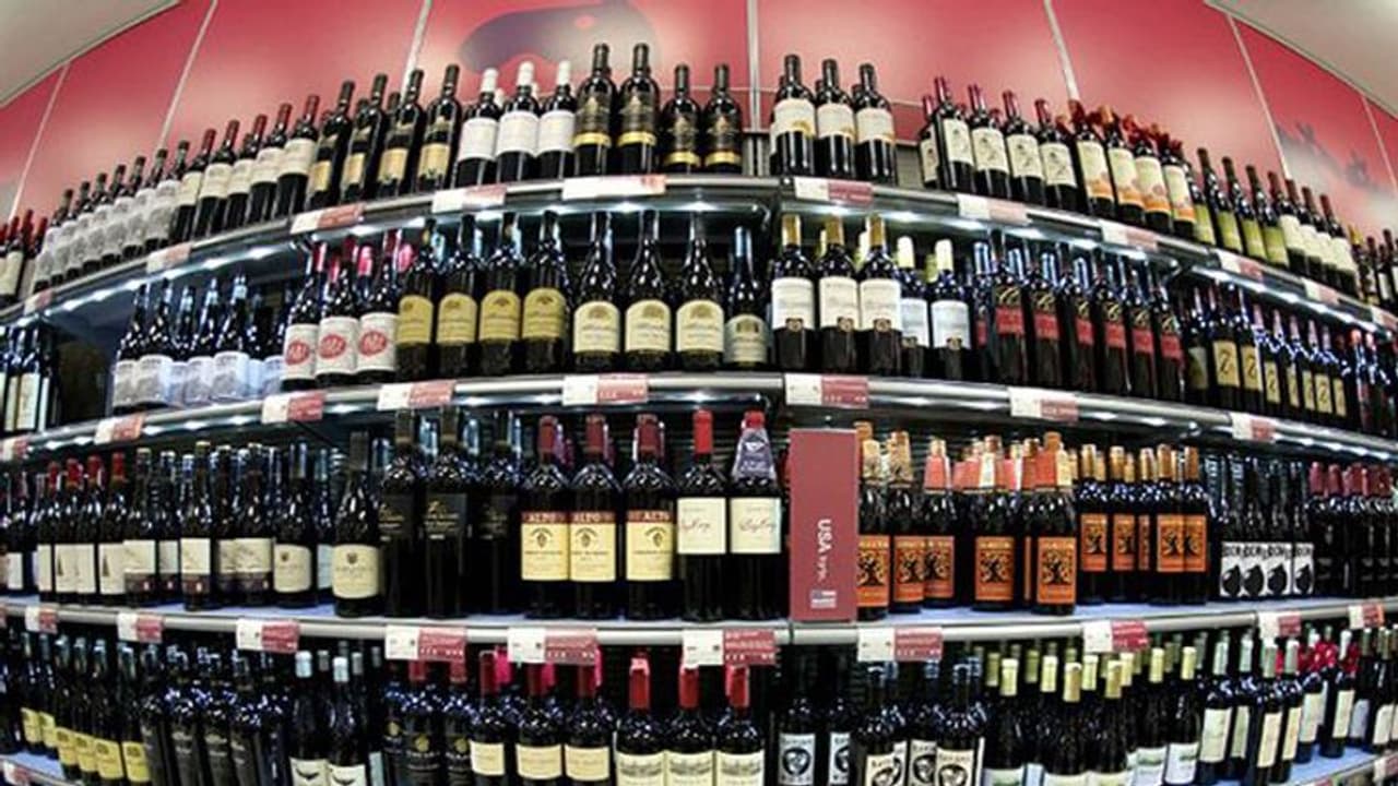 കുറിപ്പടി ഉണ്ടെങ്കിൽ മദ്യം നൽകാമെന്ന് എക്സൈസ് കമ്മീഷണര്; കരട് നിര്ദ്ദേശം സര്ക്കാരിന് കുറിപ്പടി ഉണ്ടെങ്കിൽ മദ്യം നൽകാമെന്ന് എക്സൈസ് കമ്മീഷണര്; കരട് നിര്ദ്ദേശം സര്ക്കാരിന്