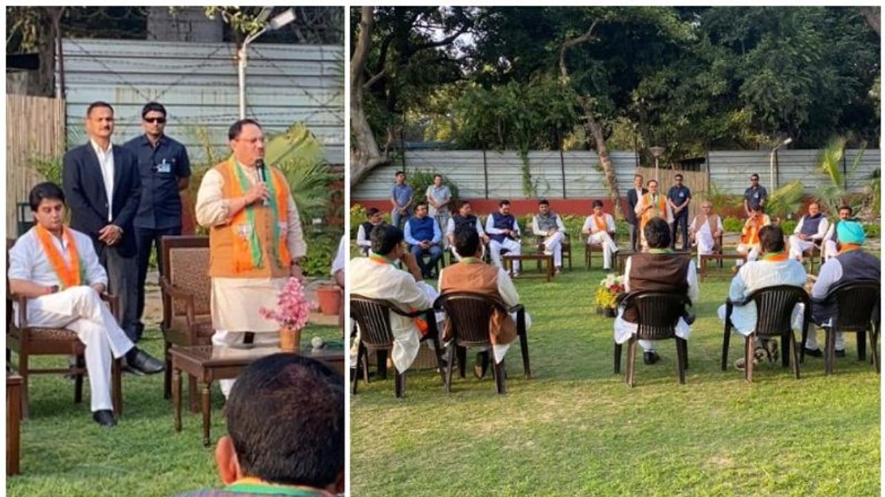 ജ്യോതിരാദിത്യസിന്ധ്യക്ക് പിന്നാലെ വിമത എംഎൽഎമാരും ബിജെപിയിലേക്ക്; മധ്യപ്രദേശിൽ അടിതെറ്റി കോൺഗ്രസ് ജ്യോതിരാദിത്യസിന്ധ്യക്ക് പിന്നാലെ വിമത എംഎൽഎമാരും ബിജെപിയിലേക്ക്; മധ്യപ്രദേശിൽ അടിതെറ്റി കോൺഗ്രസ്