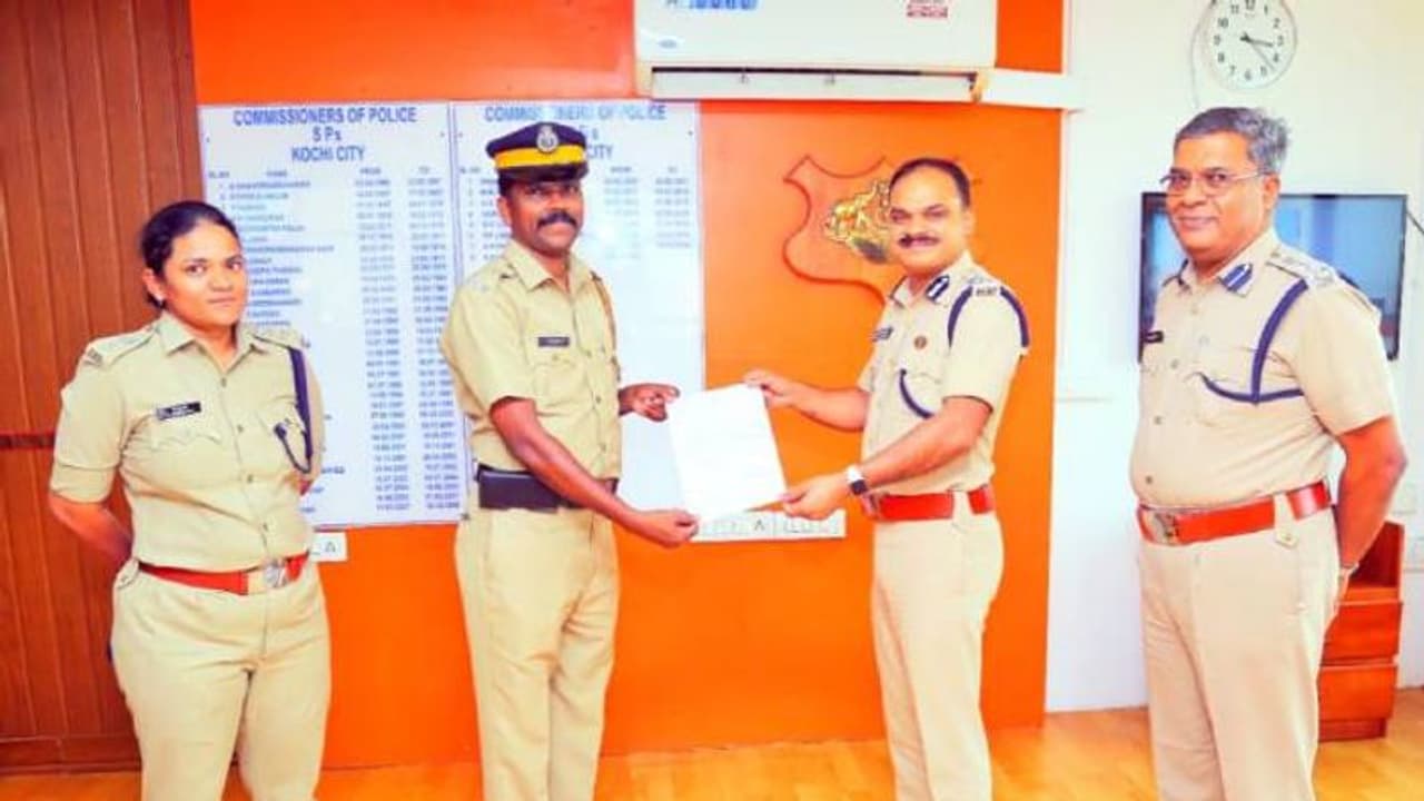 പണം നഷ്ടപ്പെട്ട ഫ്രഞ്ച് വനിതയ്ക്ക് കൈത്താങ്ങായി പൊലീസ് ഓഫീസറെത്തി, അനുമോദിച്ച് കേരള പൊലീസ്