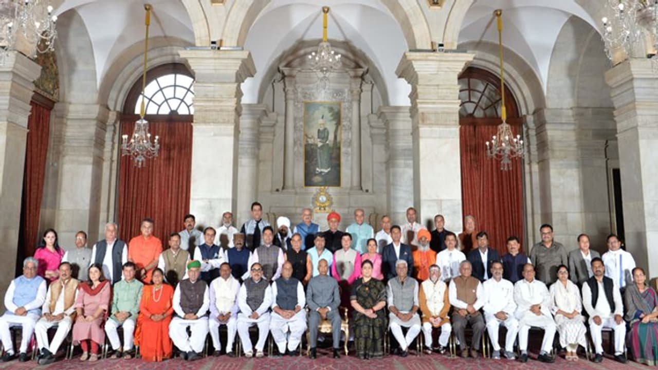 ಕೊರೋನಾ ವೈರಸ್: ಸರ್ಕಾರ ಸೂಚನೆ ಮೀರಿ ರಾಷ್ಟ್ರಪತಿ ಭೇಟಿಯಾದ ಮೇರಿ ಕೋಮ್! ಕೊರೋನಾ ವೈರಸ್: ಸರ್ಕಾರ ಸೂಚನೆ ಮೀರಿ ರಾಷ್ಟ್ರಪತಿ ಭೇಟಿಯಾದ ಮೇರಿ ಕೋಮ್!