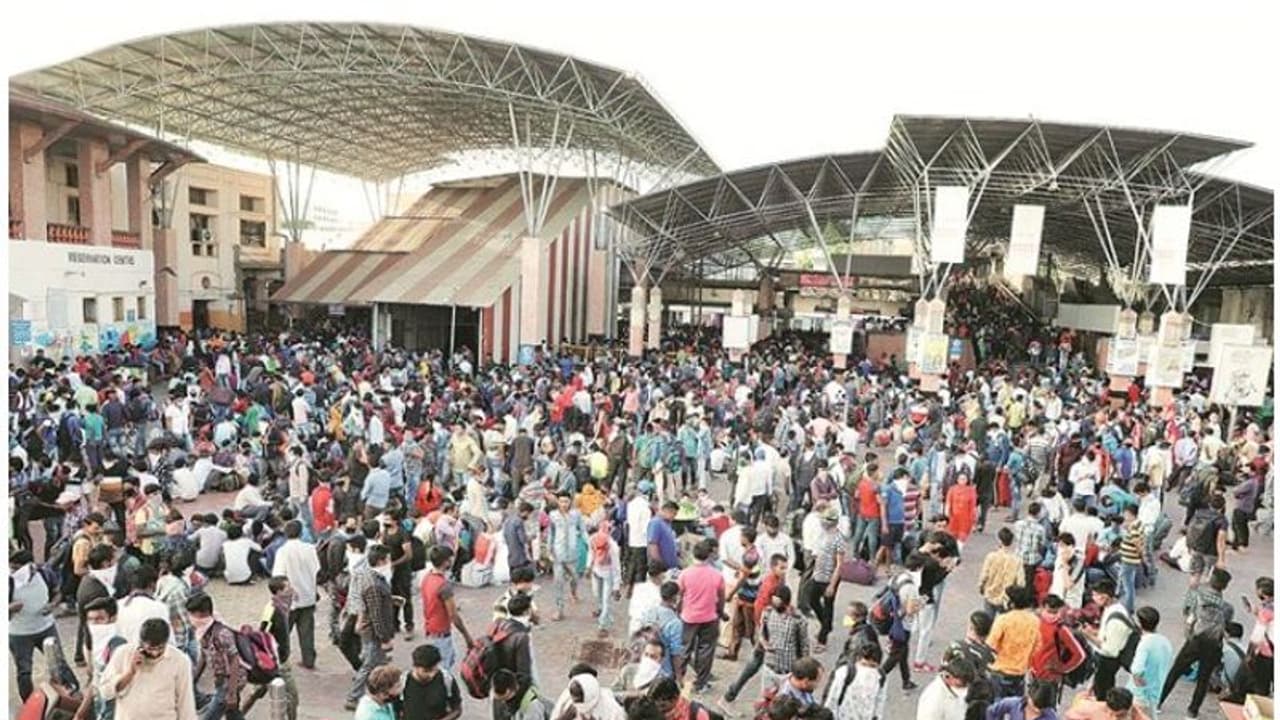 ആൾക്കൂട്ടം ഒഴിവാക്കാൻ ഇനി നിരോധനാജ്ഞ? പൊതുഭരണവകുപ്പിന്റെ ഉത്തരവ് ഇറങ്ങി ആൾക്കൂട്ടം ഒഴിവാക്കാൻ ഇനി നിരോധനാജ്ഞ? പൊതുഭരണവകുപ്പിന്റെ ഉത്തരവ് ഇറങ്ങി