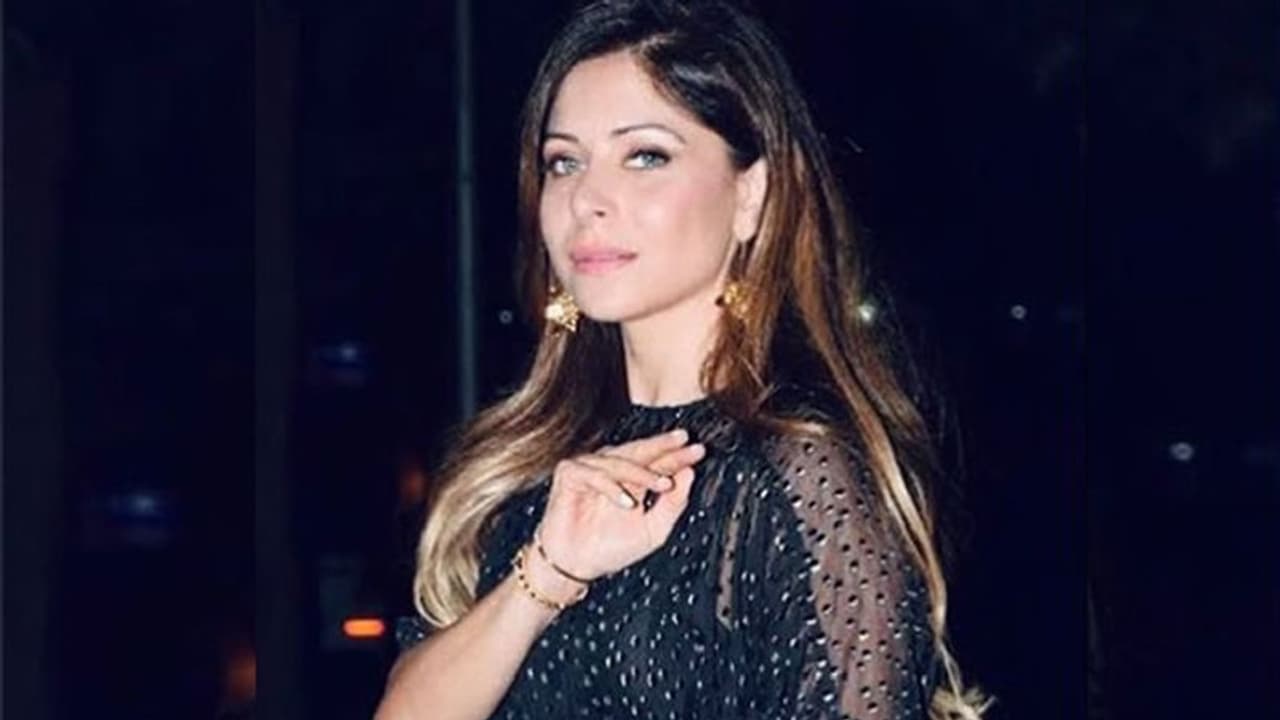 अस्पताल में भी जारी हैं कनिका कपूर के नखरे, डायरेक्टर ने परेशान होकर जारी किया लिखित बयान अस्पताल में भी जारी हैं कनिका कपूर के नखरे, डायरेक्टर ने परेशान होकर जारी किया लिखित बयान