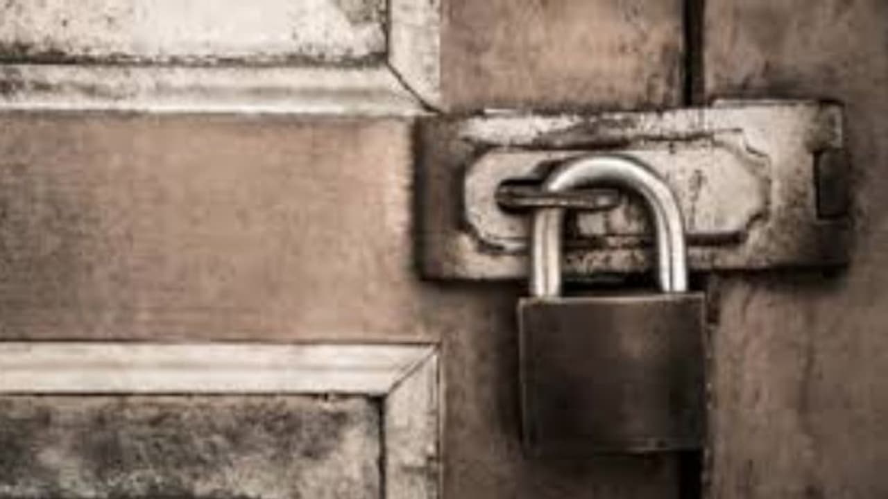 திருச்சியில் கல்லூரியில் உணவு சாப்பிட்ட மாணவிகள் திடீர் வாந்தி மயக்கம்; உணவகத்திற்கு சீல்