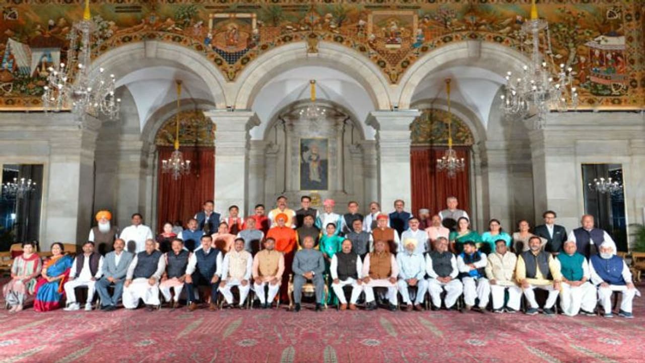 কোয়ারেন্টাইনের নিয়ম ভেঙে রাষ্ট্রপতির সঙ্গে সাক্ষাৎ,বিতর্কে বিশ্বজয়ী বক্সার মেরি কম