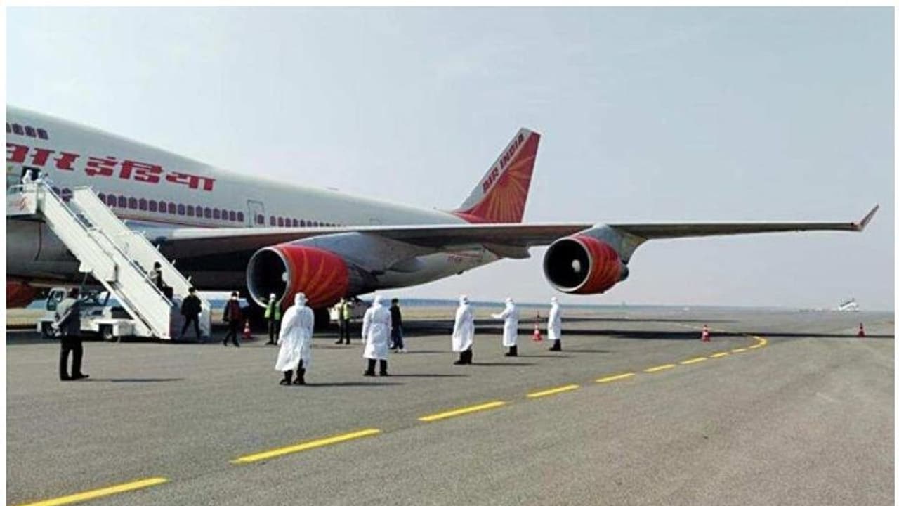 റോമില്‍ കുടുങ്ങിയ 327 ഇന്ത്യക്കാരെ തിരിച്ചെത്തിക്കാന്‍ വിമാനം പുറപ്പെട്ടു