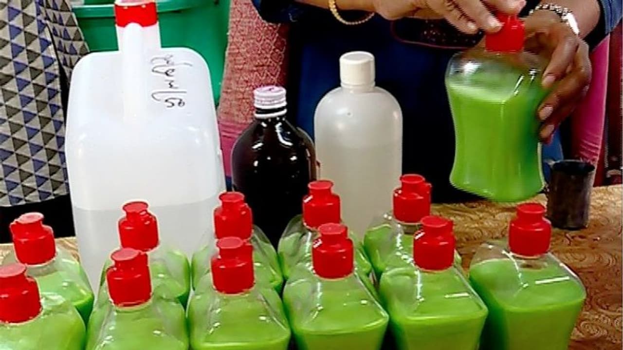 'തൊണ്ടിമുതലും സാനിറ്റൈസറും'; പിടിച്ചടുത്ത സ്പിരിറ്റ് ഉപയോഗപ്പെടുത്തി നിര്മാണം 'തൊണ്ടിമുതലും സാനിറ്റൈസറും'; പിടിച്ചടുത്ത സ്പിരിറ്റ് ഉപയോഗപ്പെടുത്തി നിര്മാണം