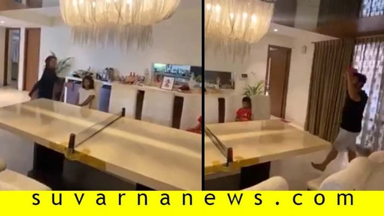 ಕೊರೋನಾ ಭೀತಿ; ಕೈಯಲ್ಲಿ ಟಿಟಿ ಬ್ಯಾಟ್ ಹಿಡಿದ ಗೋಲ್ಡನ್ ಜೋಡಿ! ಕೊರೋನಾ ಭೀತಿ; ಕೈಯಲ್ಲಿ ಟಿಟಿ ಬ್ಯಾಟ್ ಹಿಡಿದ ಗೋಲ್ಡನ್ ಜೋಡಿ!