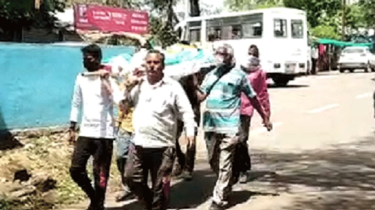 కరోనా విలయతాండవం.. అంత్యక్రియలపైనా ఆంక్షలు