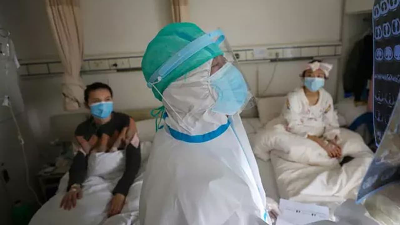 మహిళకు కరోనా పాజిటివ్: ఏపీలో 6కు చేరిన కరోనా కేసులు మహిళకు కరోనా పాజిటివ్: ఏపీలో 6కు చేరిన కరోనా కేసులు