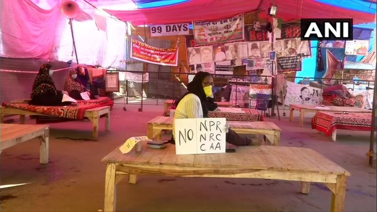 ഷഹീൻ ബാഗിലെ പൗരത്വ ഭേദഗതി പ്രക്ഷോഭകാരികളെ 101ാം ദിവസം ഒഴിപ്പിച്ചു ഷഹീൻ ബാഗിലെ പൗരത്വ ഭേദഗതി പ്രക്ഷോഭകാരികളെ 101ാം ദിവസം ഒഴിപ്പിച്ചു