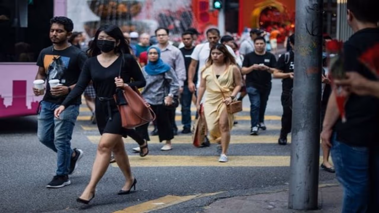 'കൊവിഡ് കാലത്ത് ഭര്ത്താക്കന്മാരെ ശകാരിക്കരുത്'; സ്ത്രീകളോട് മലേഷ്യന് സര്ക്കാര്, പിന്നീട് ഖേദപ്രകടനം 'കൊവിഡ് കാലത്ത് ഭര്ത്താക്കന്മാരെ ശകാരിക്കരുത്'; സ്ത്രീകളോട് മലേഷ്യന് സര്ക്കാര്, പിന്നീട് ഖേദപ്രകടനം