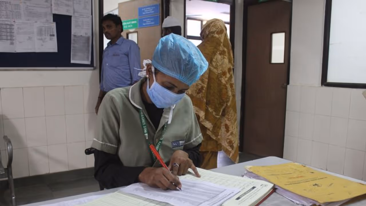 করোনায় মৃতের দ্রুত সৎকারের নির্দেশ , মরদেহ দেওয়া হবে না পরিবারকে