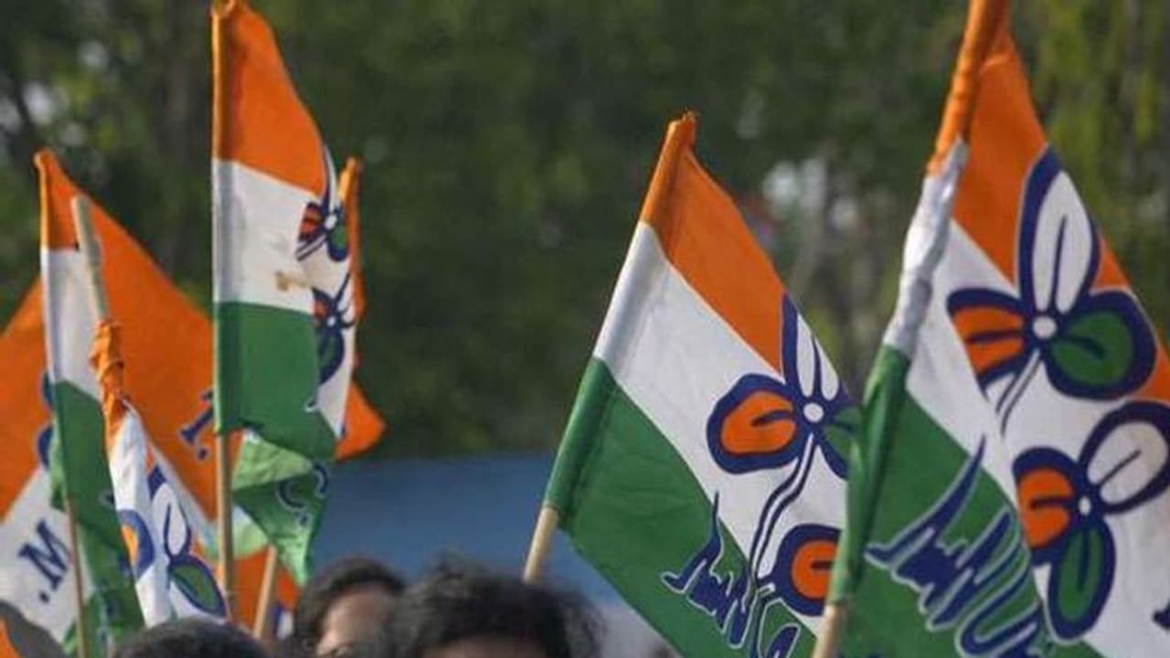 'ബിജെപിയില് ചേര്ന്നത് തെറ്റ്'; തൃണമൂലില് തിരിച്ചെത്തണമെന്ന് ആവശ്യപ്പെട്ട് മറ്റൊരു വനിതാ നേതാവ് 'ബിജെപിയില് ചേര്ന്നത് തെറ്റ്'; തൃണമൂലില് തിരിച്ചെത്തണമെന്ന് ആവശ്യപ്പെട്ട് മറ്റൊരു വനിതാ നേതാവ്