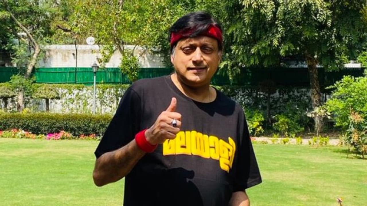 'സ്വയം ആരോഗ്യം കാത്തുസൂക്ഷിച്ചുകൊണ്ട് ആരോഗ്യപ്രവർത്തകർക്ക് നന്ദി പറയാം': ശശി തരൂർ 'സ്വയം ആരോഗ്യം കാത്തുസൂക്ഷിച്ചുകൊണ്ട് ആരോഗ്യപ്രവർത്തകർക്ക് നന്ദി പറയാം': ശശി തരൂർ