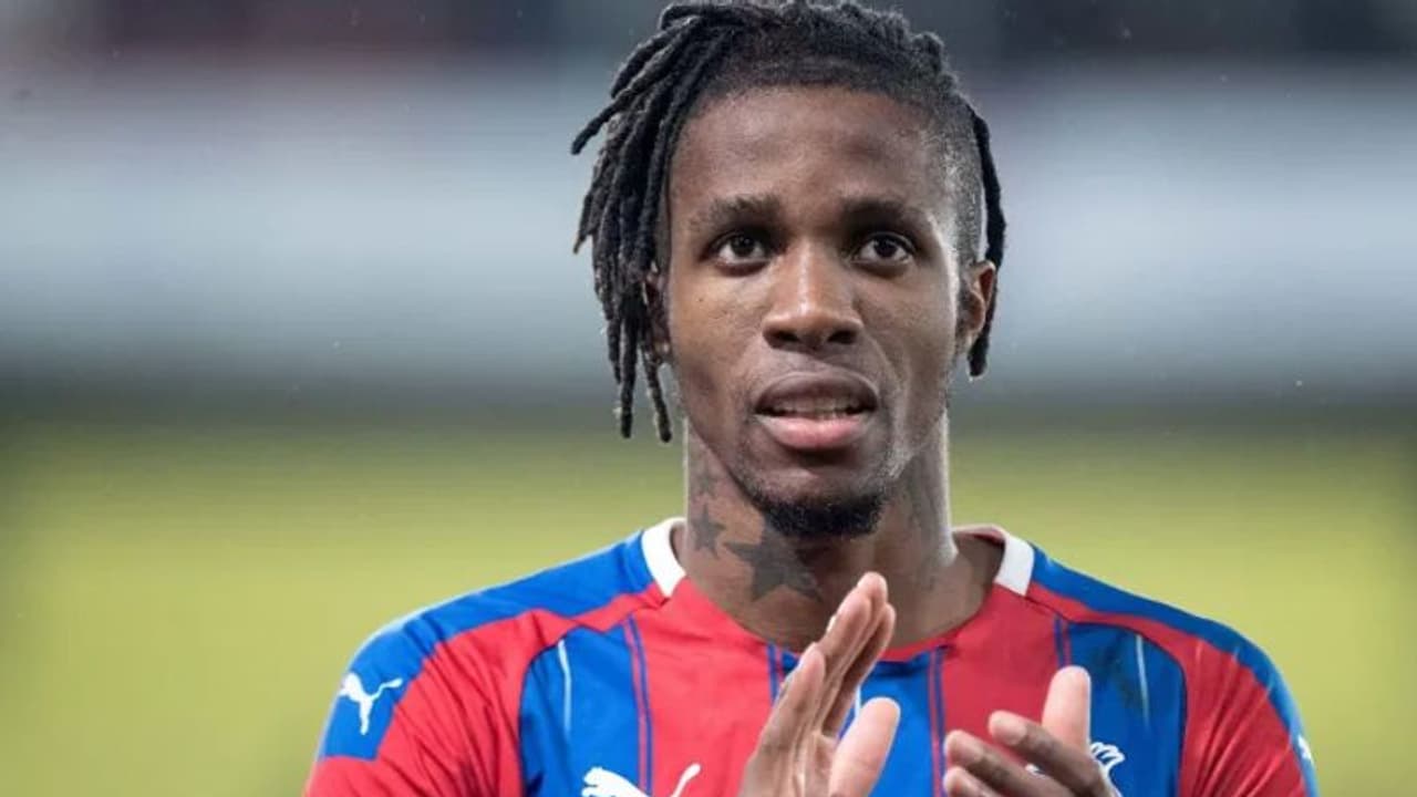 వైద్యులారా.. నా బిల్డింగ్లను వాడుకోండి: ఫుట్ బాల్ స్టార్ దాతృత్వం వైద్యులారా.. నా బిల్డింగ్లను వాడుకోండి: ఫుట్ బాల్ స్టార్ దాతృత్వం