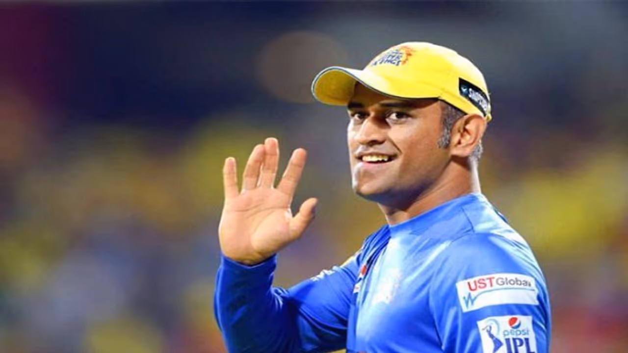 రూ.800కోట్ల ఆదాయం..కరోనా బాధితుకు రూ.లక్ష విరాళం.. ధోనీపై ట్రోల్స్