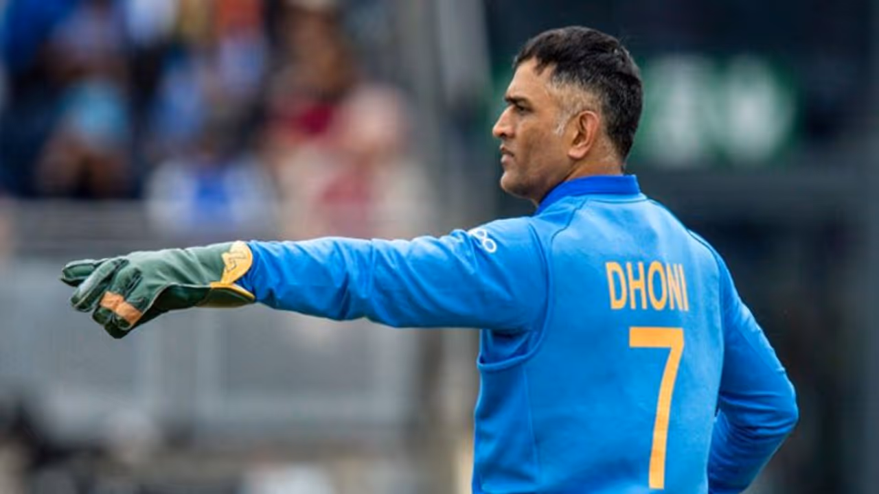 ധോണി വിരമിക്കുമെന്ന് അഭ്യൂഹങ്ങള് ശക്തം; എന്നാല് അമ്പരപ്പിക്കുന്ന പ്രവചനവുമായി മുന്താരം ധോണി വിരമിക്കുമെന്ന് അഭ്യൂഹങ്ങള് ശക്തം; എന്നാല് അമ്പരപ്പിക്കുന്ന പ്രവചനവുമായി മുന്താരം