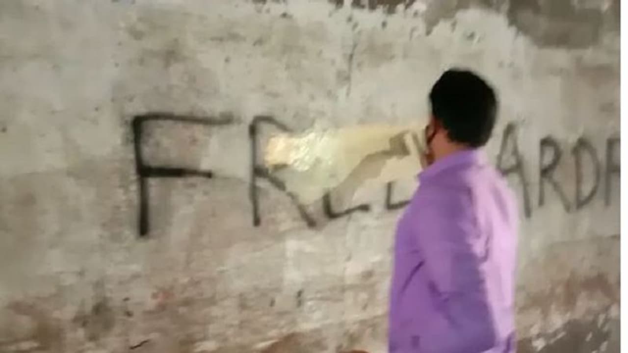 ಕೂರೋನಾ ನಡುವೆ ಬೆಂಗ್ಳೂರಲ್ಲಿ ಹುಟ್ಟಿಕೊಂಡ ದೇಶ ವಿರೋಧಿ ಆರ್ದ್ರಾ ಪರ ವೈರಸ್ಗಳು ಕೂರೋನಾ ನಡುವೆ ಬೆಂಗ್ಳೂರಲ್ಲಿ ಹುಟ್ಟಿಕೊಂಡ ದೇಶ ವಿರೋಧಿ ಆರ್ದ್ರಾ ಪರ ವೈರಸ್ಗಳು