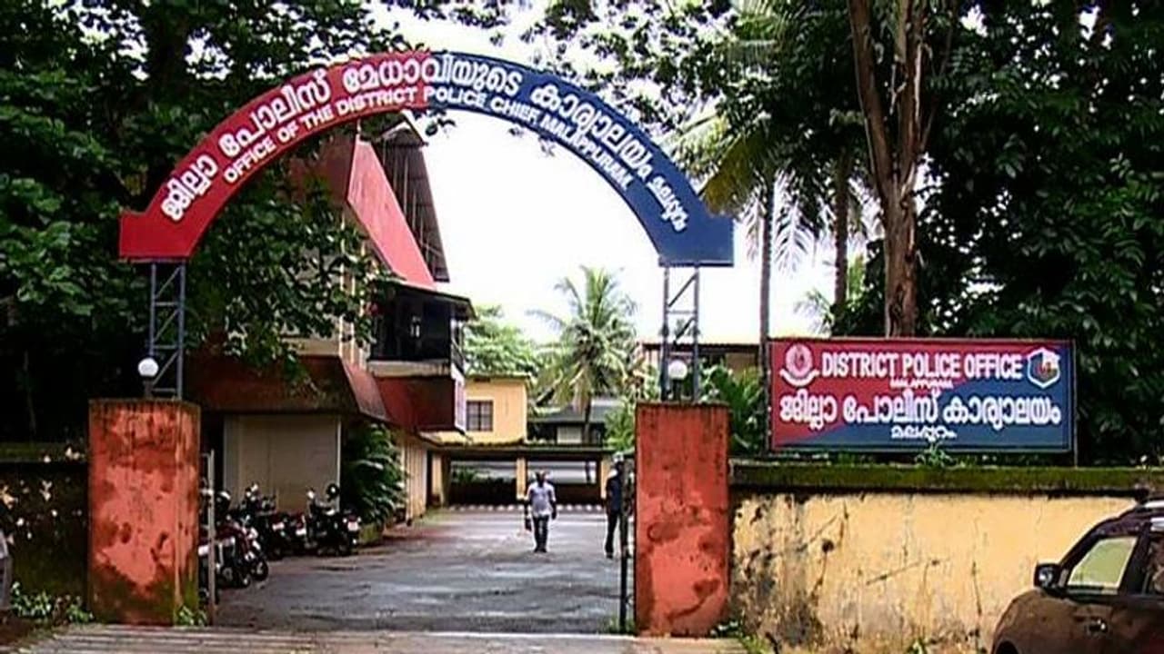 നിര്ദേശങ്ങളുടെ ലംഘനവും വ്യാജ സന്ദേശവും വര്ധിക്കുന്നു; കര്ശന നടപടിയെന്ന് മലപ്പുറം എസ്പി നിര്ദേശങ്ങളുടെ ലംഘനവും വ്യാജ സന്ദേശവും വര്ധിക്കുന്നു; കര്ശന നടപടിയെന്ന് മലപ്പുറം എസ്പി