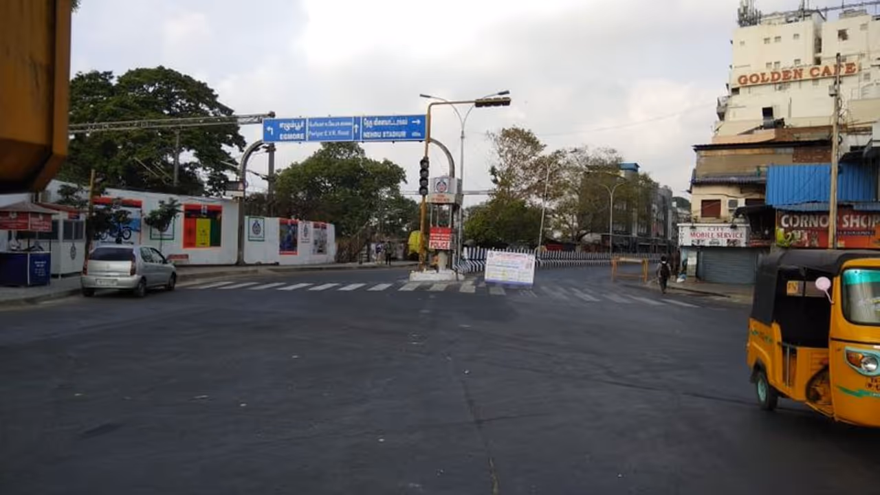 కరోనా ఎఫెక్ట్: తెలంగాణ సరిహద్దుల మూసివేత, నిలిచిపోయిన వాహనాలు కరోనా ఎఫెక్ట్: తెలంగాణ సరిహద్దుల మూసివేత, నిలిచిపోయిన వాహనాలు