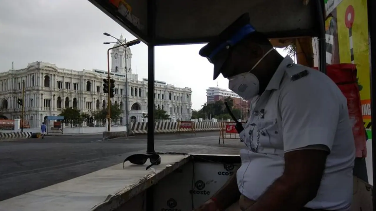 கடுமையாகும் ஊரடங்கு..! அவசர பாஸ் வழங்கும் பணி திடீர் நிறுத்தம்..! கடுமையாகும் ஊரடங்கு..! அவசர பாஸ் வழங்கும் பணி திடீர் நிறுத்தம்..!