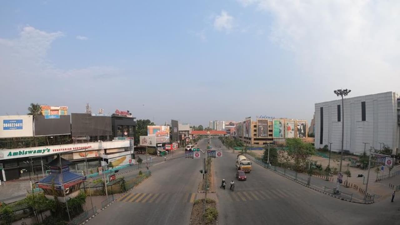 சென்னையை ரவுண்டு கட்டி அடிக்கும் கொரோனா.. 15 மண்டலங்களில் பதறவைக்கும் பாதிப்பு.. அமைச்சர் தொகுதியிலேயே அவலம் சென்னையை ரவுண்டு கட்டி அடிக்கும் கொரோனா.. 15 மண்டலங்களில் பதறவைக்கும் பாதிப்பு.. அமைச்சர் தொகுதியிலேயே அவலம்