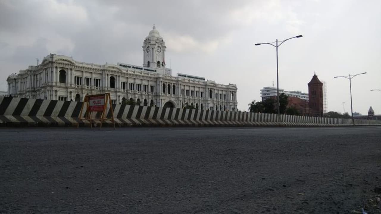 அரசு அலுவலகங்களில் தினம் இருமுறை கிருமிநாசினி தெளிக்க வேண்டும்... சென்னை மாநகராட்சி அதிரடி..!
