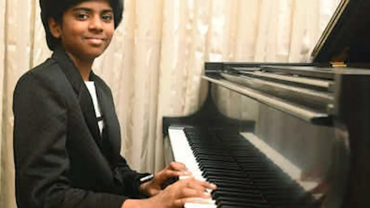 Not AR Rahman, a 14 year old music director play keyboard, stuns director Shankar