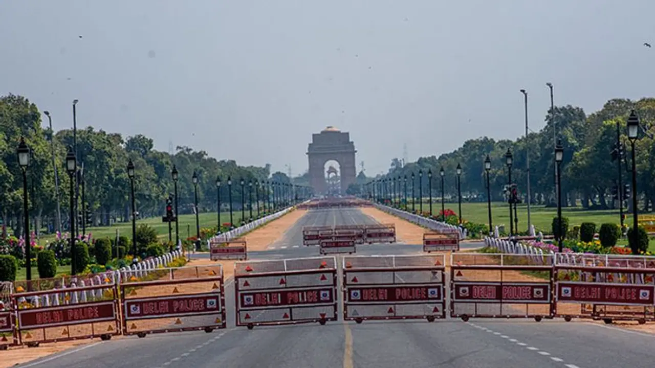 ಕೊರೋನಾ ವೈರಸ್ ಲಾಕ್ಡೌನ್ನಿಂದಾಗಿ ಪ್ರತಿನಿತ್ಯ ದೇಶಕ್ಕೆ 35,000 ಕೋಟಿ ನಷ್ಟ ಕೊರೋನಾ ವೈರಸ್ ಲಾಕ್ಡೌನ್ನಿಂದಾಗಿ ಪ್ರತಿನಿತ್ಯ ದೇಶಕ್ಕೆ 35,000 ಕೋಟಿ ನಷ್ಟ