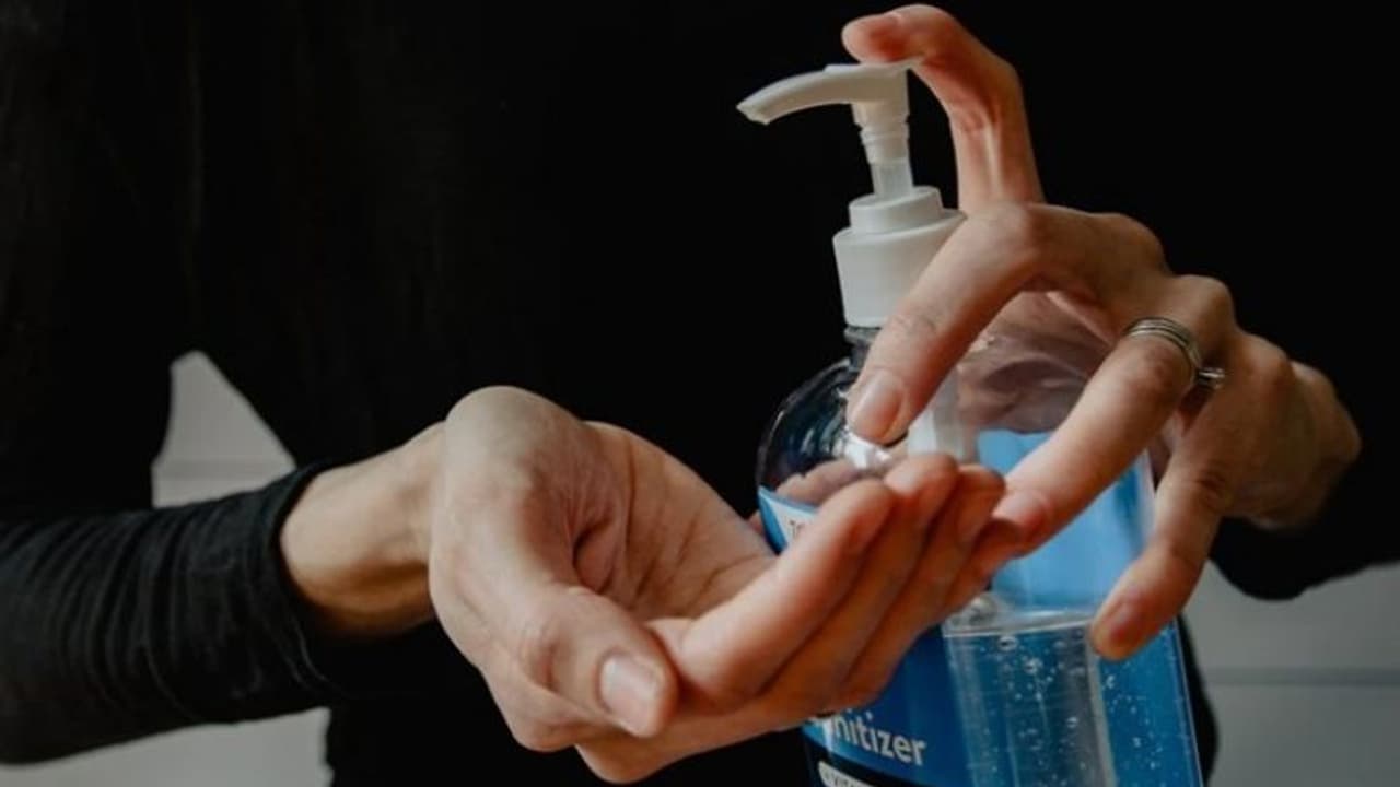 ഹാന്‍റ് സാനിറ്റൈസറുകളില്‍ എന്തുകൊണ്ട് ആല്‍ക്കഹോള്‍ ഉപയോഗിക്കുന്നു ?