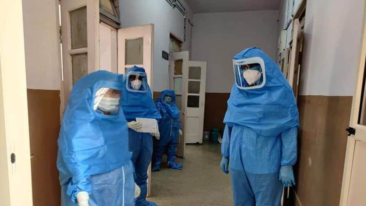 ಕೊರೋನಾ: ಡಾಕ್ಟರ್ ಕಷ್ಟ ಸಚಿವರ ಅನುಭವಕ್ಕೆ ಬಂತು, ಅದನ್ನು ಜನರ ಮುಂದೆ ಇಟ್ರು..! ಕೊರೋನಾ: ಡಾಕ್ಟರ್ ಕಷ್ಟ ಸಚಿವರ ಅನುಭವಕ್ಕೆ ಬಂತು, ಅದನ್ನು ಜನರ ಮುಂದೆ ಇಟ್ರು..!