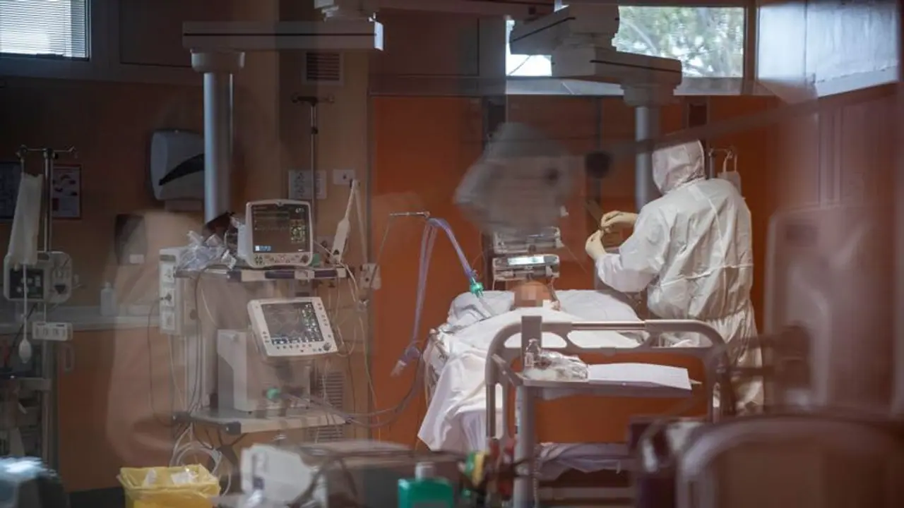 சென்னை பிரபல மாலில் வேலை செய்த இளைஞருக்கு கொரோனா... எண்ணிக்கையை தொடங்கிய திருவண்ணாமலை..! சென்னை பிரபல மாலில் வேலை செய்த இளைஞருக்கு கொரோனா... எண்ணிக்கையை தொடங்கிய திருவண்ணாமலை..!