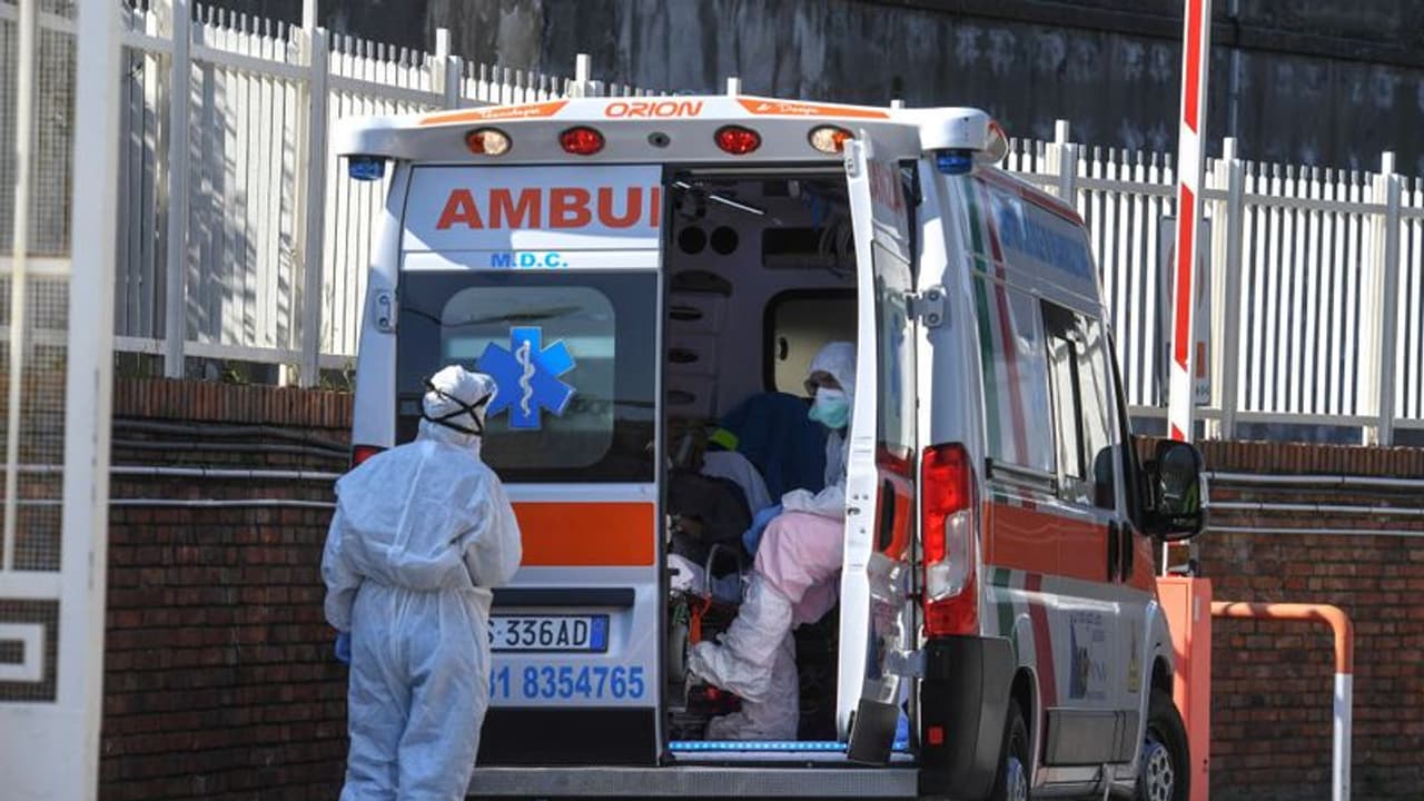 கொடூர முகத்தை காட்டும் கொரோனா.. ஜெட் வேகத்தில் செல்லும் உயிரிழப்பு.. 16,000 நெருங்குவதால் உலக நாடுகள் பீதி.! கொடூர முகத்தை காட்டும் கொரோனா.. ஜெட் வேகத்தில் செல்லும் உயிரிழப்பு.. 16,000 நெருங்குவதால் உலக நாடுகள் பீதி.!