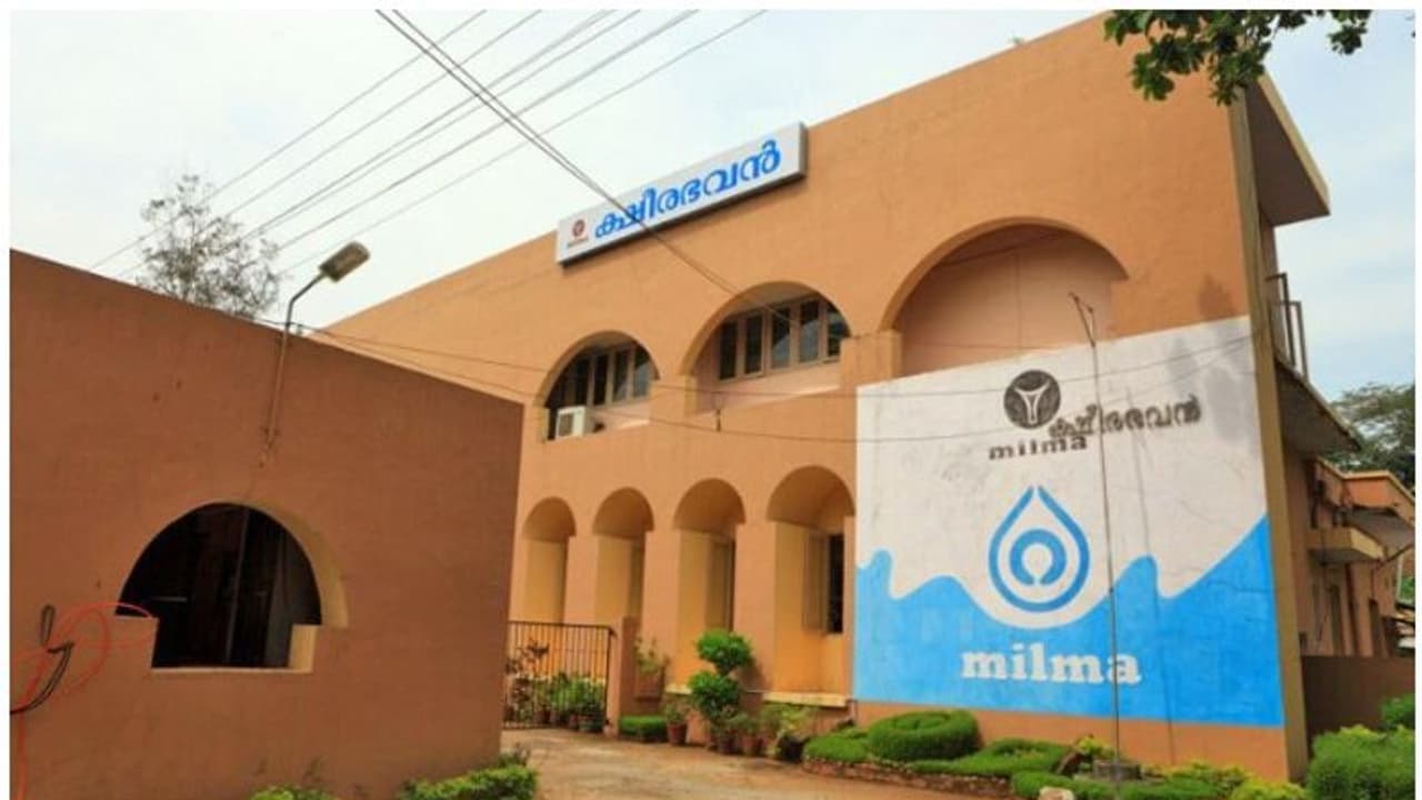 കൊവിഡിൽ നട്ടം തിരിഞ്ഞ് മിൽമ: നാളെ മലബാറിൽ പാൽ സംഭരണമില്ല കൊവിഡിൽ നട്ടം തിരിഞ്ഞ് മിൽമ: നാളെ മലബാറിൽ പാൽ സംഭരണമില്ല