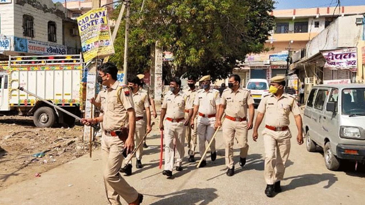 లాక్‌డౌన్‌ అమలుకు తెలంగాణ కఠినచర్యలు: మెడికల్ షాపులు తప్ప.. అన్నీ క్లోజ్