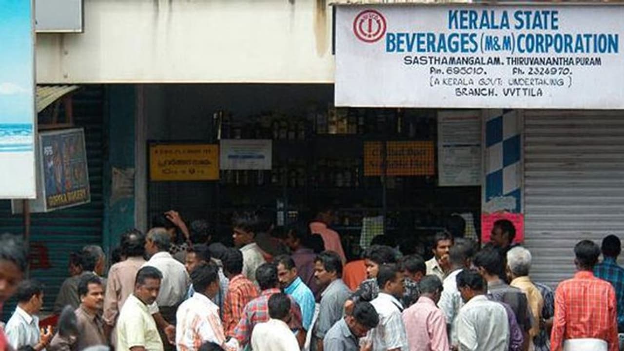 ബെവ്ക്കോ ജീവനക്കാരിക്ക് കൊവിഡ് ഇല്ല; പരിശോധനാ ഫലം നെഗറ്റീവ് ബെവ്ക്കോ ജീവനക്കാരിക്ക് കൊവിഡ് ഇല്ല; പരിശോധനാ ഫലം നെഗറ്റീവ്