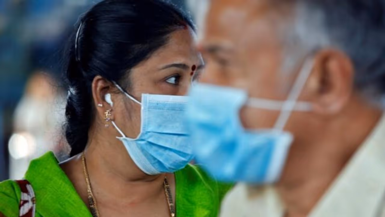 দমদমে করোনায় মৃতের সহকর্মী হাসপাতালে, ভাইরাস আতঙ্কে কাঁপছে অফিস দমদমে করোনায় মৃতের সহকর্মী হাসপাতালে, ভাইরাস আতঙ্কে কাঁপছে অফিস