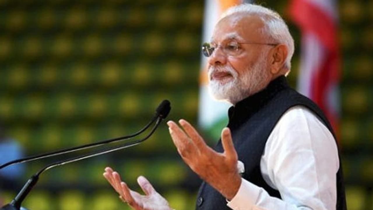 கொரொனா காட்டு தீயை போல் பரவும் அபாயம் இருக்கிறது...பிரதமர் மோடி எச்சரிக்கை..!!