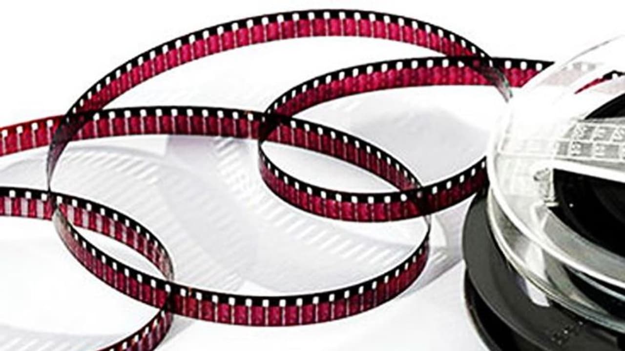 രാജ്യത്തെ സിനിമാ മേഖലയും സമ്പൂര്‍ണ്ണ ലോക്ക് ഡൗണിലേക്ക്; സെന്‍സറിംഗ് നടപടികളും നിര്‍ത്തിവെക്കുന്നു