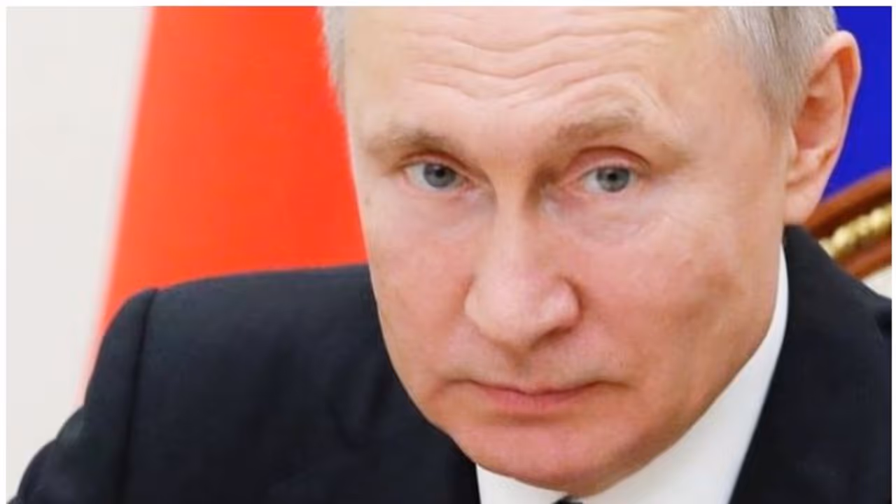 വ്ലാദിമിർ പുടിന്റെ 'കൊറോണാ കോൺഫിഡൻസി'ന് പിന്നിലെ രഹസ്യം ഇതാണ് വ്ലാദിമിർ പുടിന്റെ 'കൊറോണാ കോൺഫിഡൻസി'ന് പിന്നിലെ രഹസ്യം ഇതാണ്