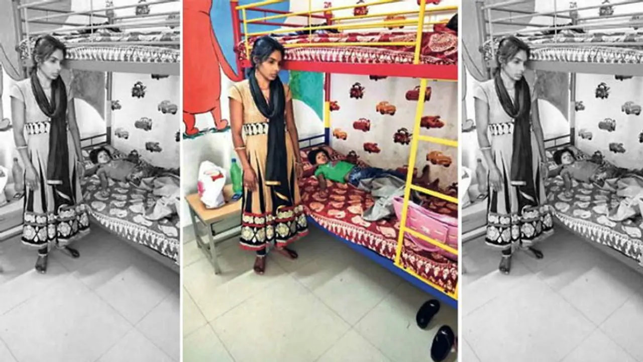 कोरोनावायरस का डर: घबराकर गलत ट्रेन में चढ़ गई मां बेटी, फिर जो सहा..उसने रुला दिया कोरोनावायरस का डर: घबराकर गलत ट्रेन में चढ़ गई मां बेटी, फिर जो सहा..उसने रुला दिया