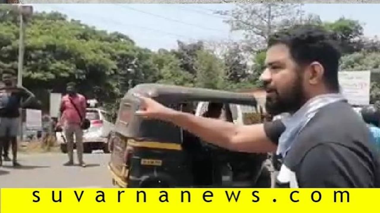 'ದಯವಿಟ್ಟು ಹೊರಗೆ ಬರ್ಬೇಡಿ', ನಡು ರಸ್ತೆಯಲ್ಲೇ ಕೈ ಮುಗಿದು ಕೇಳಿಕೊಂಡ ಯುವಕ..! 'ದಯವಿಟ್ಟು ಹೊರಗೆ ಬರ್ಬೇಡಿ', ನಡು ರಸ್ತೆಯಲ್ಲೇ ಕೈ ಮುಗಿದು ಕೇಳಿಕೊಂಡ ಯುವಕ..!