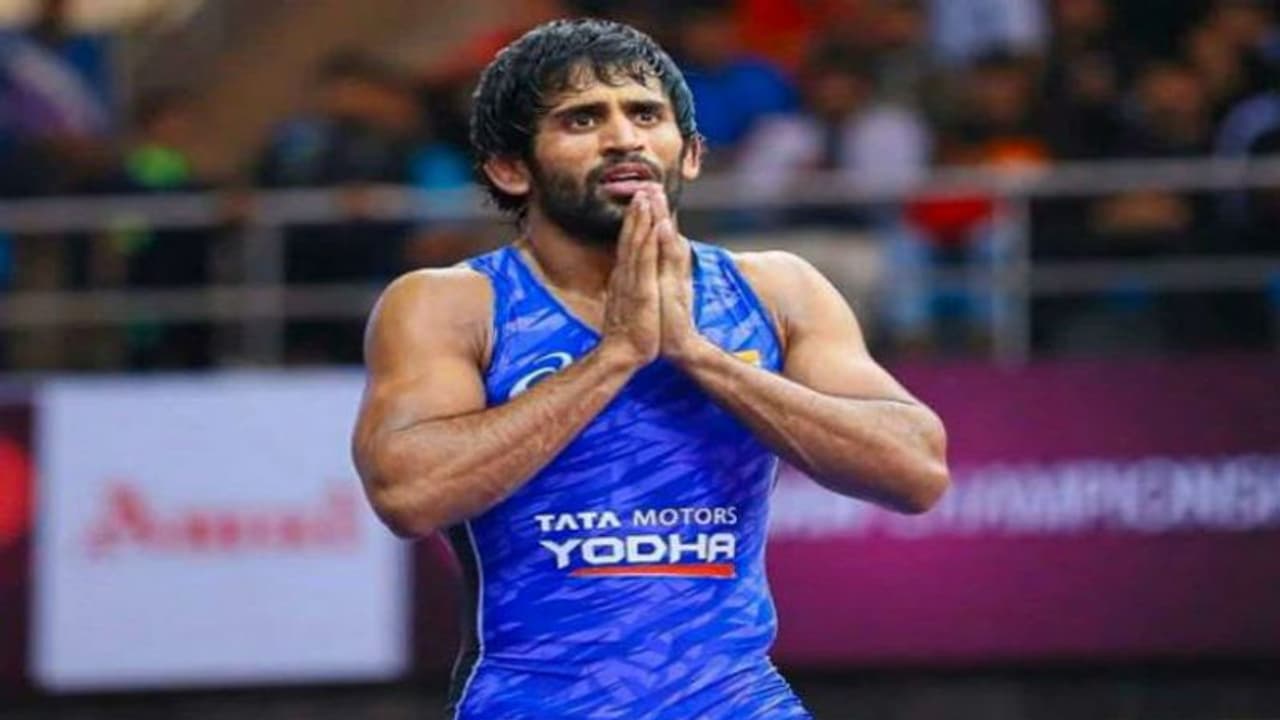 করোনা মোকবিলায় নিজের ৬ মাসের বেতন দিলেন কুস্তিগির বজরং পুনিয়া করোনা মোকবিলায় নিজের ৬ মাসের বেতন দিলেন কুস্তিগির বজরং পুনিয়া