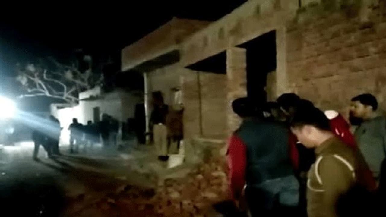 आधी रात को डरावना सीन देख हैरान थे लोग, मैं कोरोना हूं..सबको मार डालूंगा..आ रहीं थीं ऐसी आवाजें... आधी रात को डरावना सीन देख हैरान थे लोग, मैं कोरोना हूं..सबको मार डालूंगा..आ रहीं थीं ऐसी आवाजें...